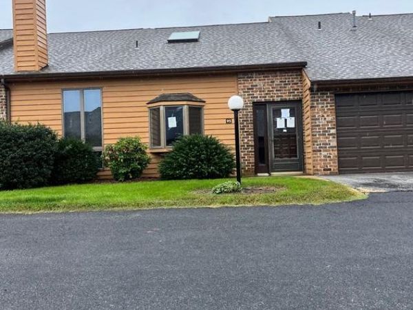 95 WESTVIEW MANOR, Unit 95, YORK, PA 17408