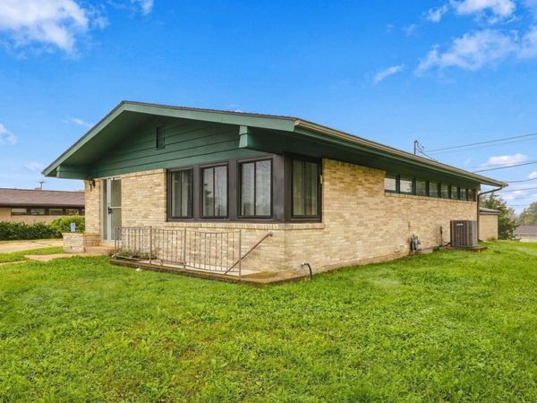 208 8th Ave SE , Oelwein, IA 50662