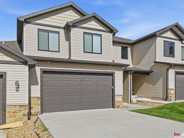 611 Garrett Place, Hickman, NE 68372