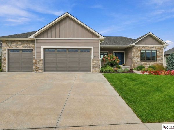 9200 Rattlesnake Road, Lincoln, NE 68520