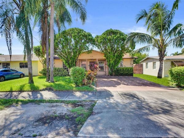 5120 SW 22nd St , West Park, FL 33023