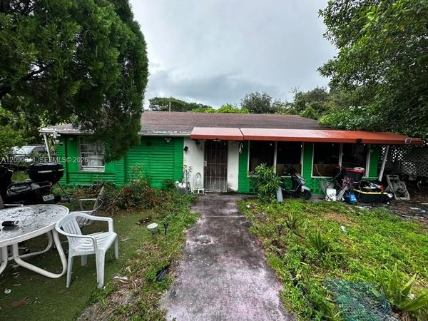 2299 NW 90th St , Miami, FL 33147