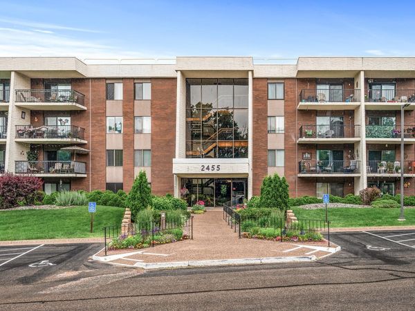2455 Londin Lane E, Unit 216, Maplewood, MN 55119