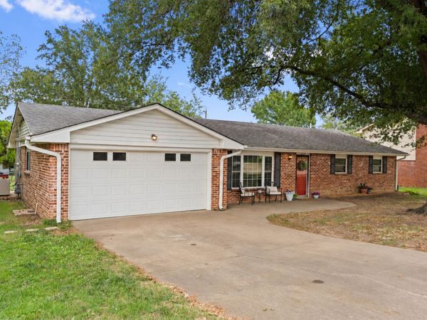 1250 Macklyn Lane , Bartlesville, OK 74006