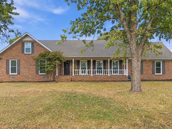 738 Regal Dr , Murfreesboro, TN 37129