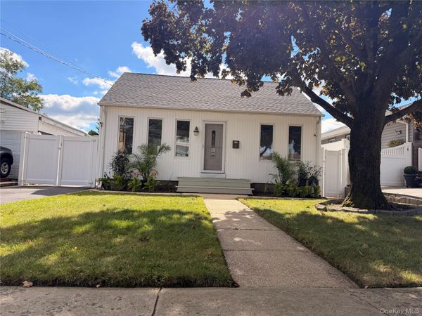 8 Michel Avenue, Farmingdale, NY 11735