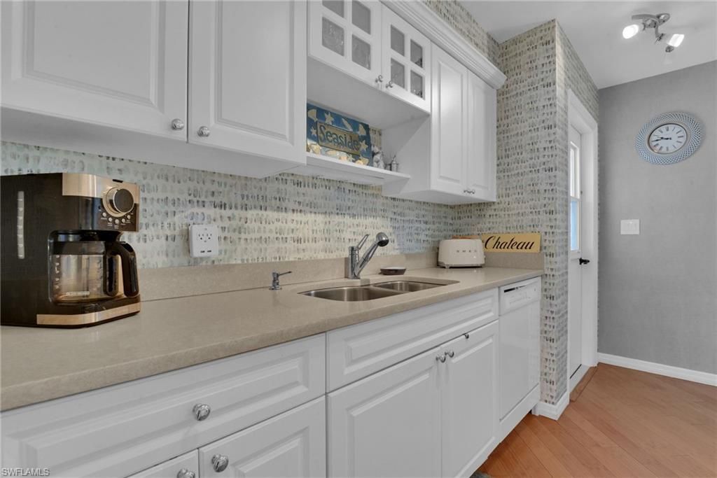 2121 Gulf Shore Blvd N, Unit 402, Naples, FL 34102 Photo