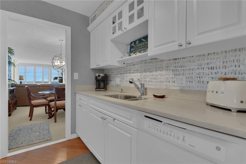 2121 Gulf Shore Blvd N, Unit 402, Naples, FL 34102 Photo