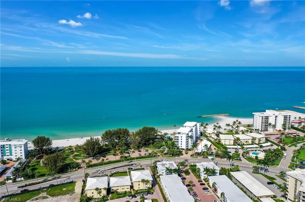 2121 Gulf Shore Blvd N, Unit 402, Naples, FL 34102 Photo