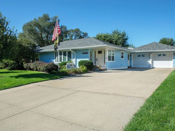 214 Grand Boulevard, Evansdale, IA 50707