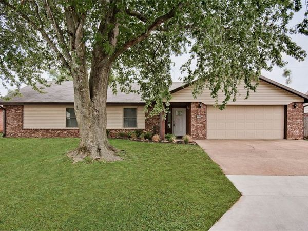1703 SE P Street , Bentonville, AR 72712
