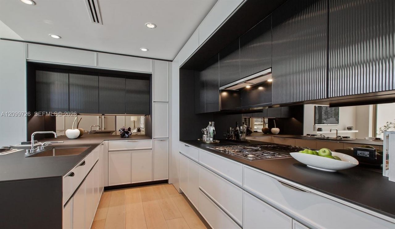 300 Collins Ave, Unit PH2, Miami Beach, FL 33139 Photo