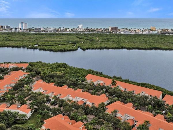 1620 Weeping Willow Way , Hollywood, FL 33019