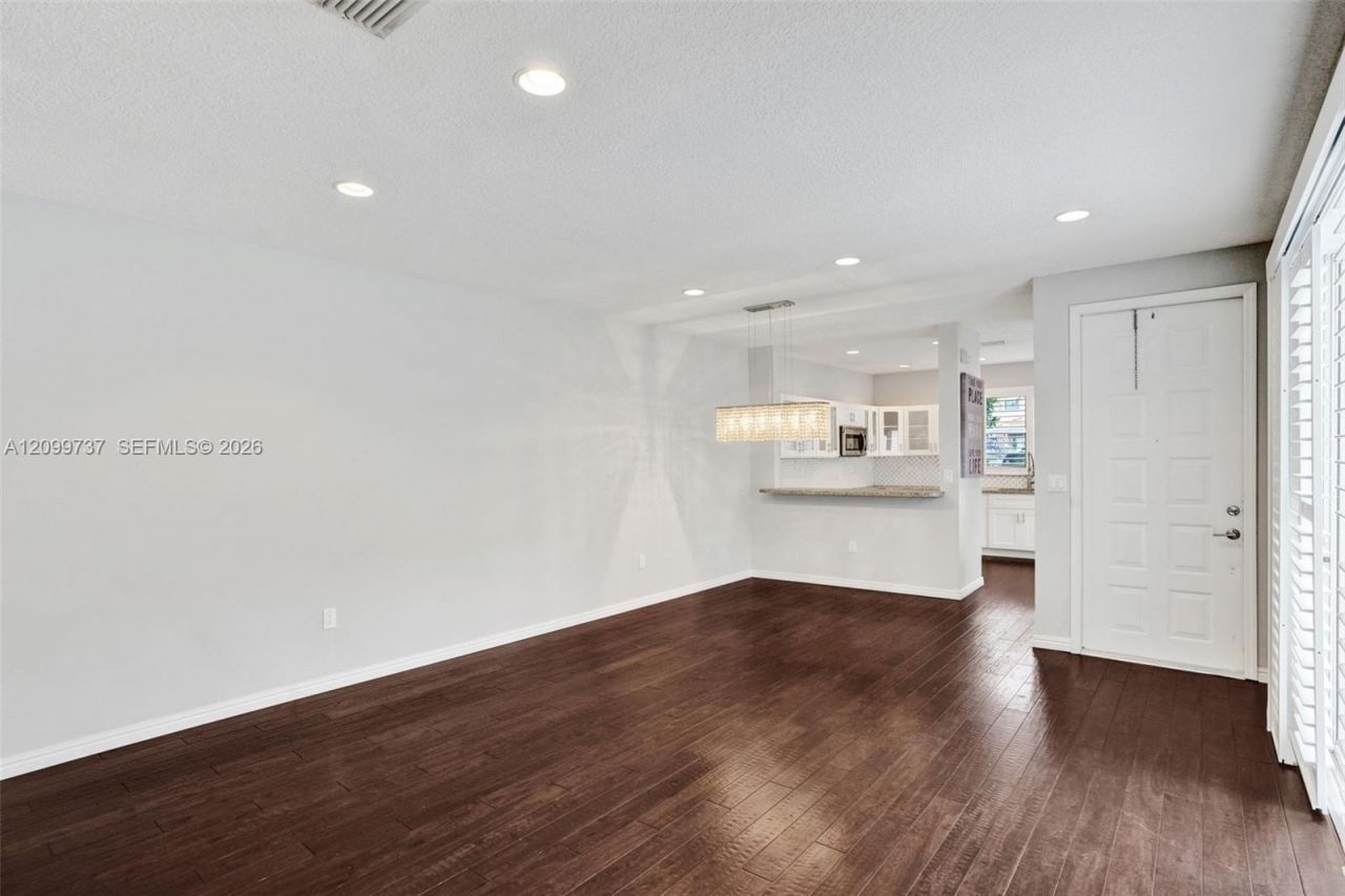 1620 Weeping Willow Way , Hollywood, FL 33019 Photo