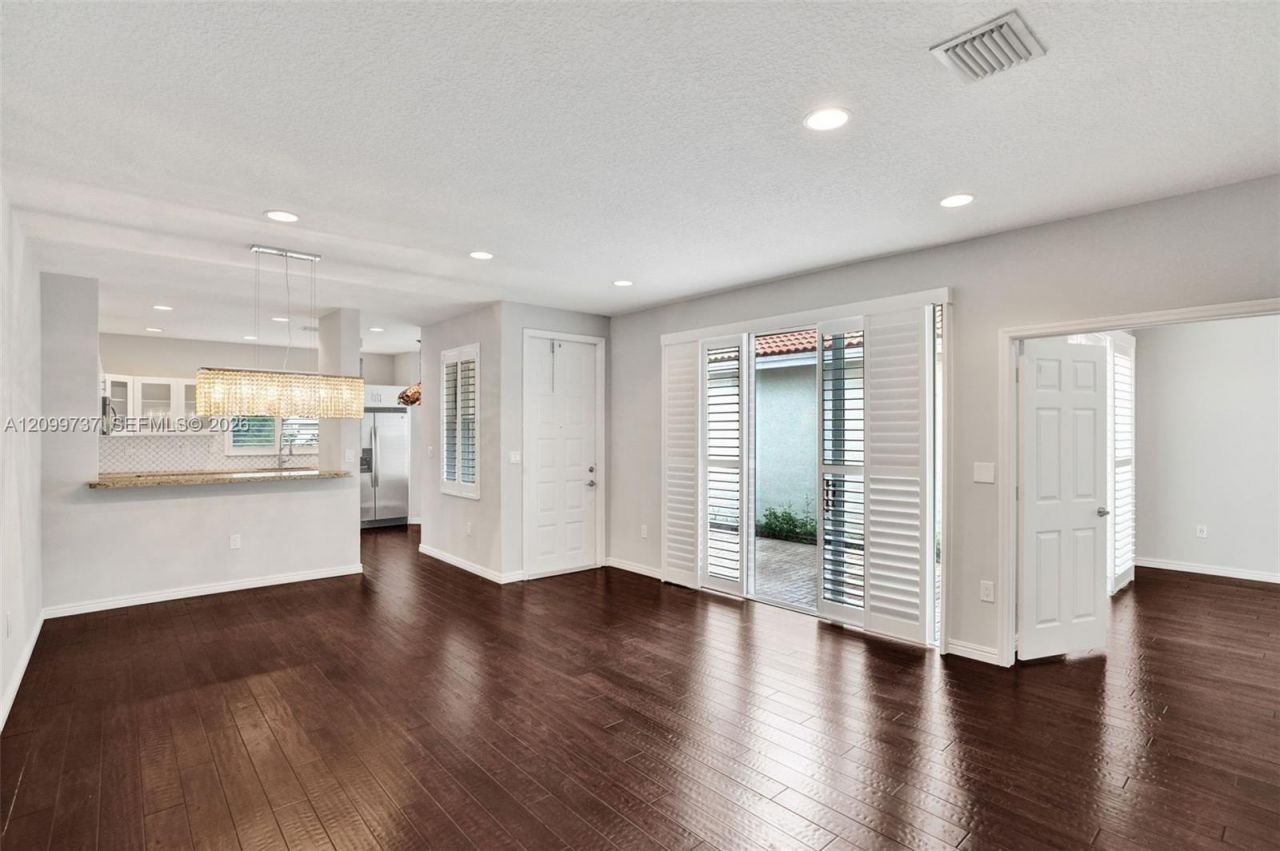 1620 Weeping Willow Way , Hollywood, FL 33019 Photo