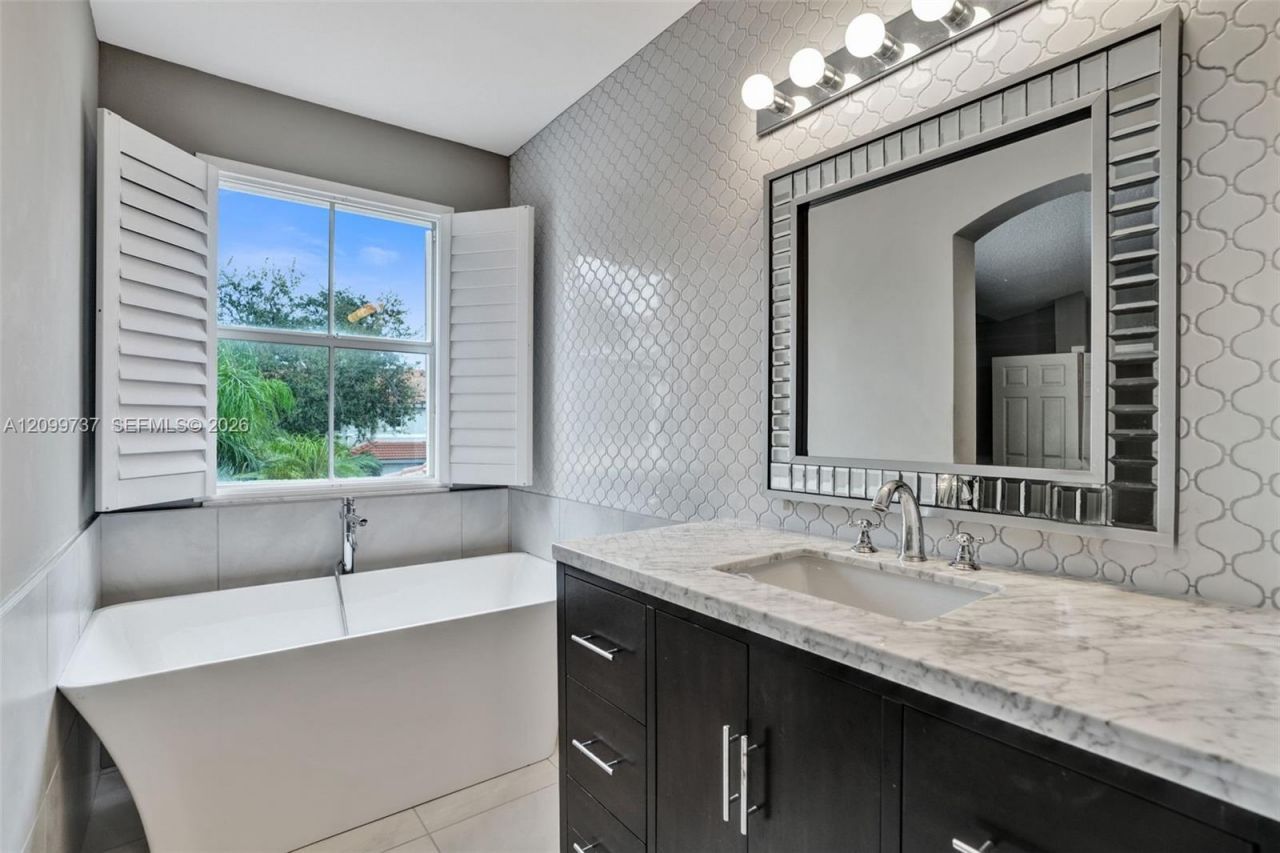 1620 Weeping Willow Way , Hollywood, FL 33019 Photo