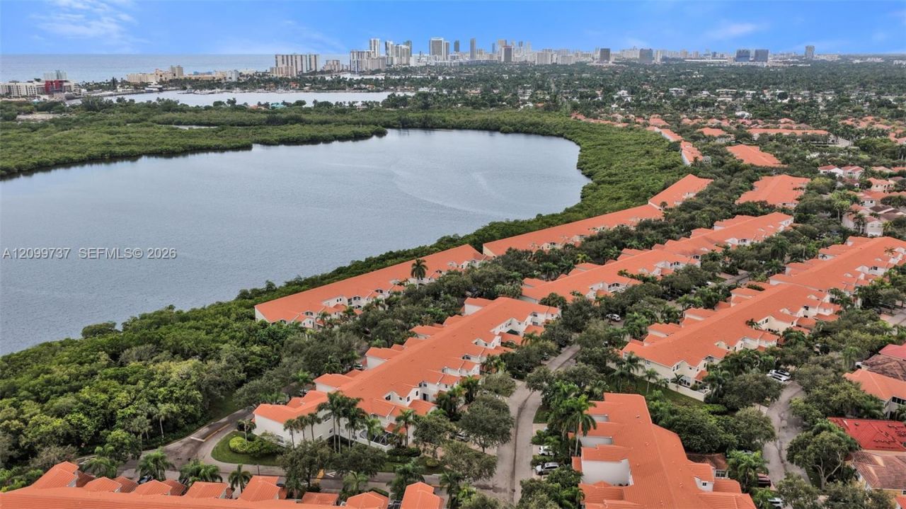 1620 Weeping Willow Way , Hollywood, FL 33019 Photo