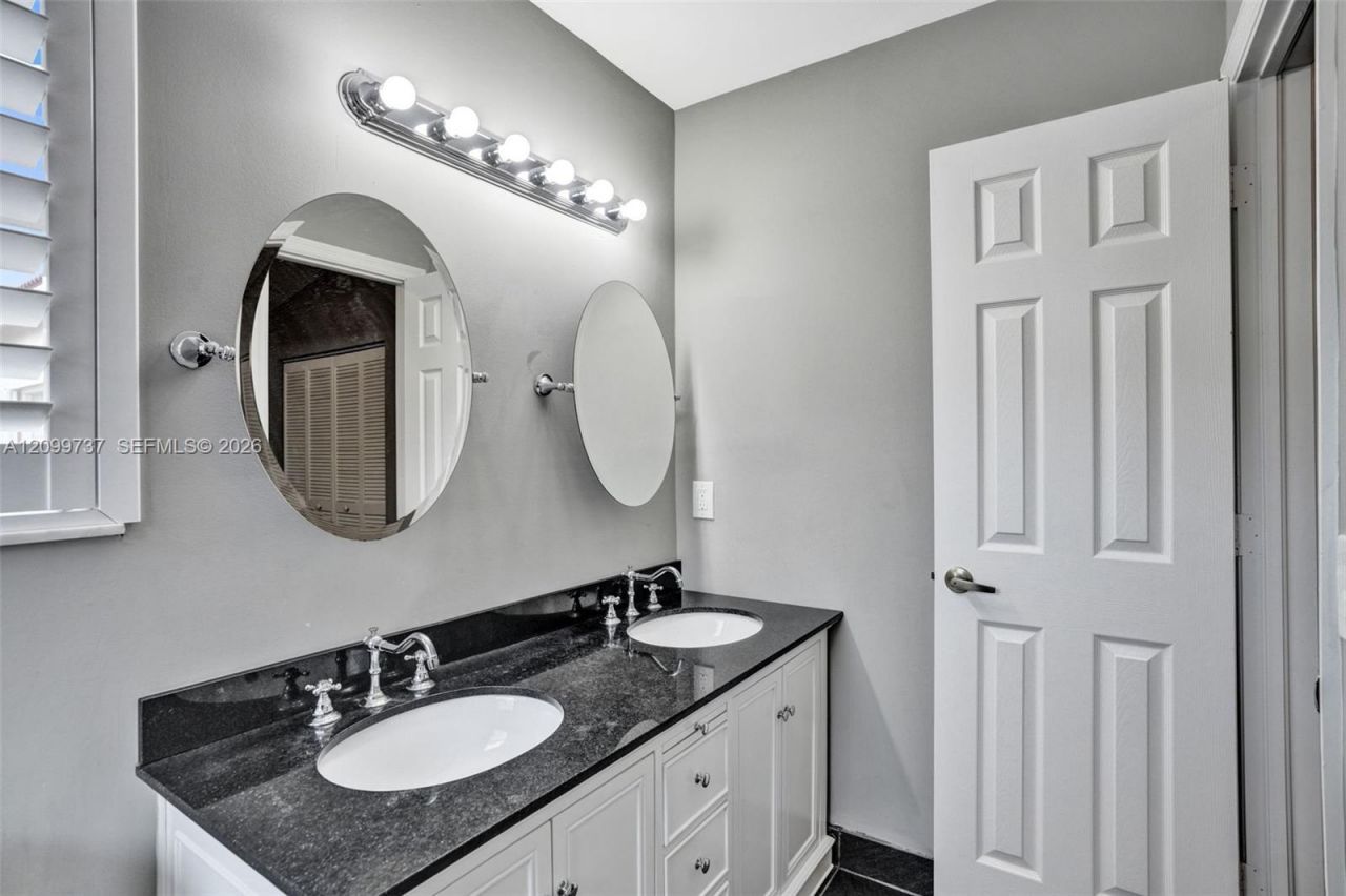 1620 Weeping Willow Way , Hollywood, FL 33019 Photo
