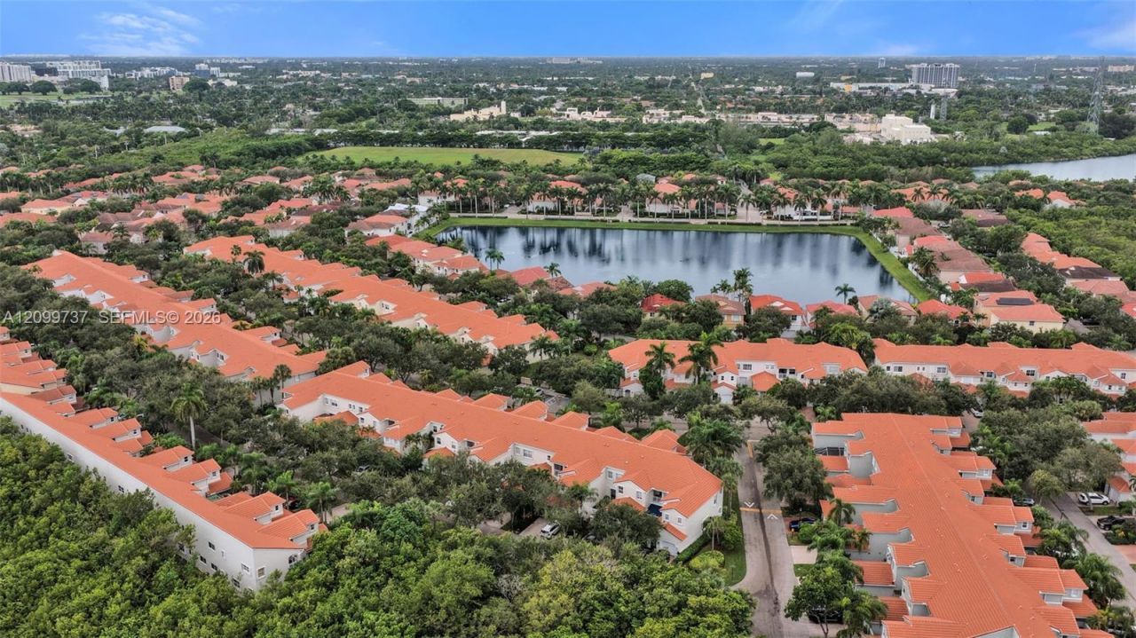 1620 Weeping Willow Way , Hollywood, FL 33019 Photo