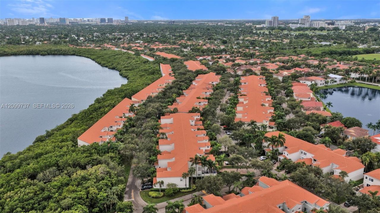 1620 Weeping Willow Way , Hollywood, FL 33019 Photo