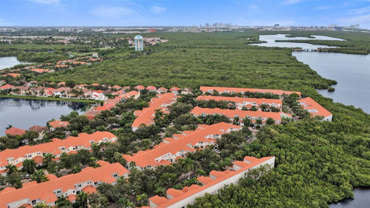 1620 Weeping Willow Way , Hollywood, FL 33019 Photo