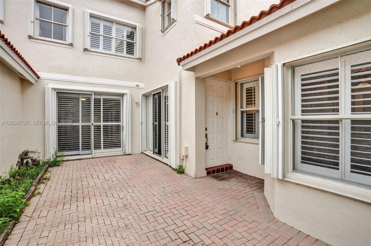 1620 Weeping Willow Way , Hollywood, FL 33019 Photo