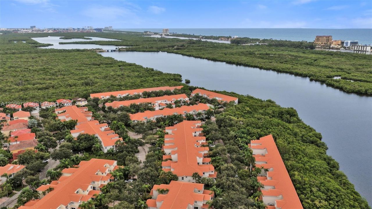 1620 Weeping Willow Way , Hollywood, FL 33019 Photo