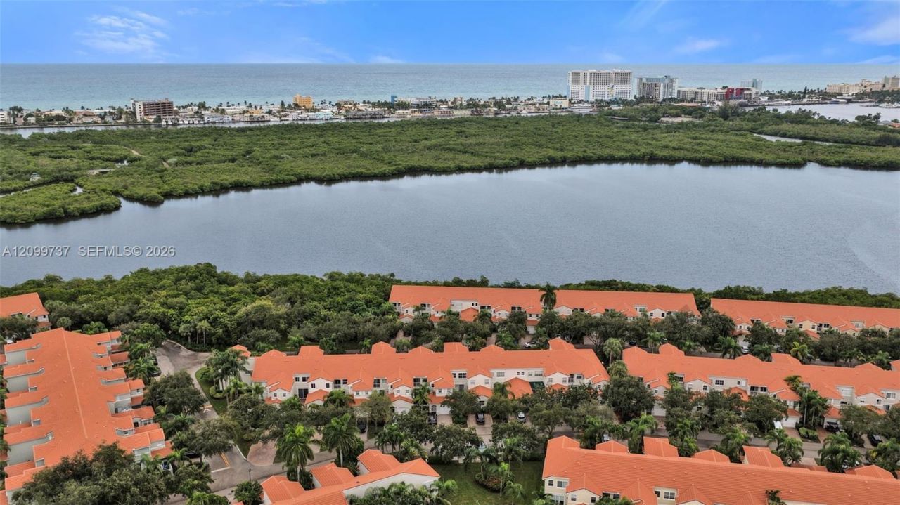 1620 Weeping Willow Way , Hollywood, FL 33019 Photo