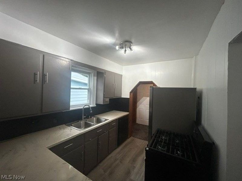 1225 Murray Avenue, Akron, OH 44310 Photo 9