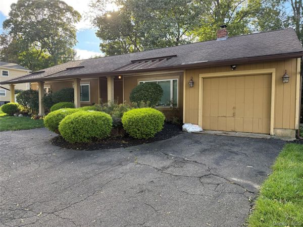 9 Stratford Road , Miller Place, NY 11764