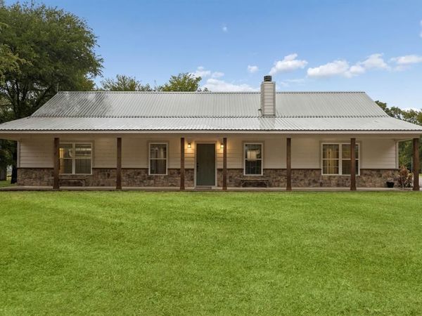 1382 Rogers Road , Newark, TX 76071