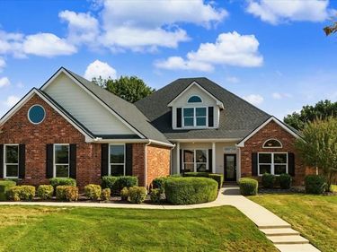 3909 Stoneshire Court, Fort Worth, TX 76179