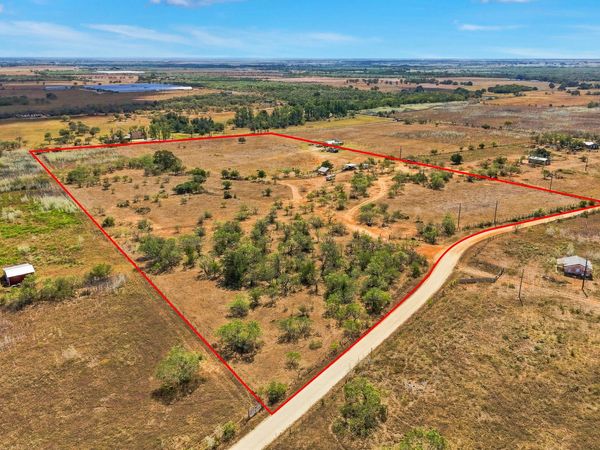 2280 County Road 117, Nixon, TX 78140