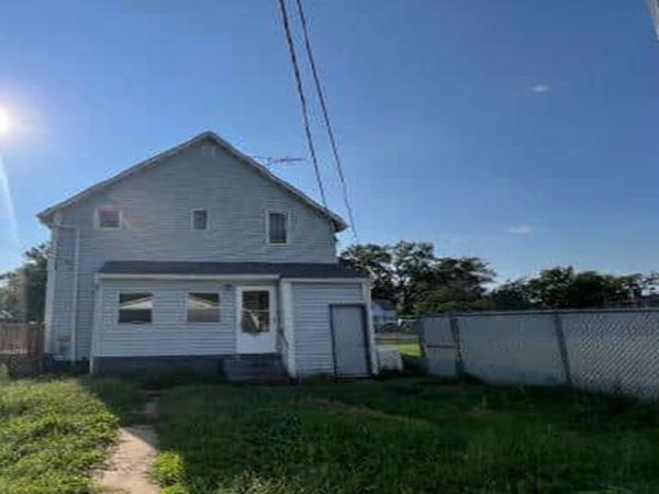 256 N Wildwood Avenue, Kankakee, IL 60901