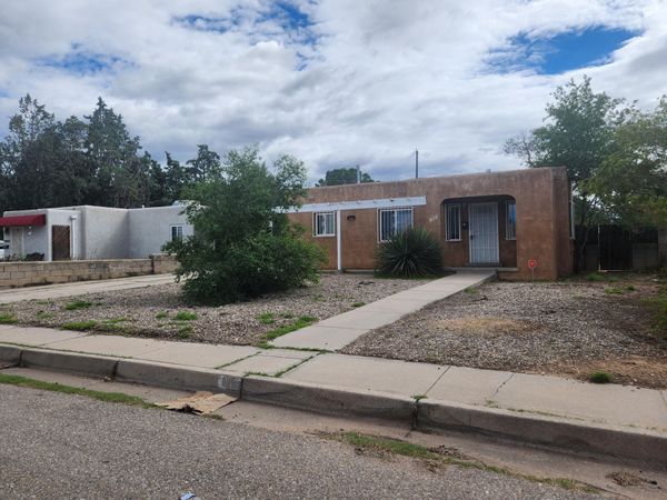 8110 Roma Avenue NE, Albuquerque, NM 87108