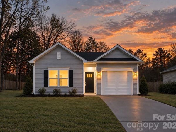 1009 E Catawba Street , Lincolnton, NC 28092