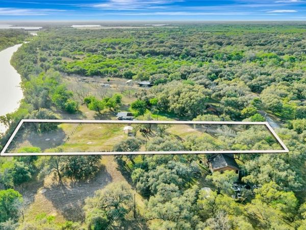 405 Camino Drive , Victoria, TX 77905