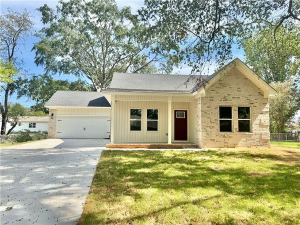 1102 N 8th Street , Dardanelle, AR 72834
