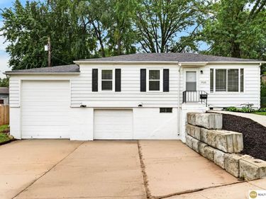 7520 Terry Drive, La Vista, NE 68128