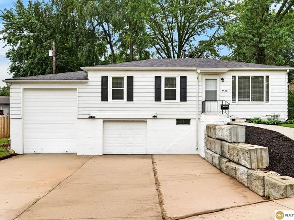 7520 Terry Drive, La Vista, NE 68128
