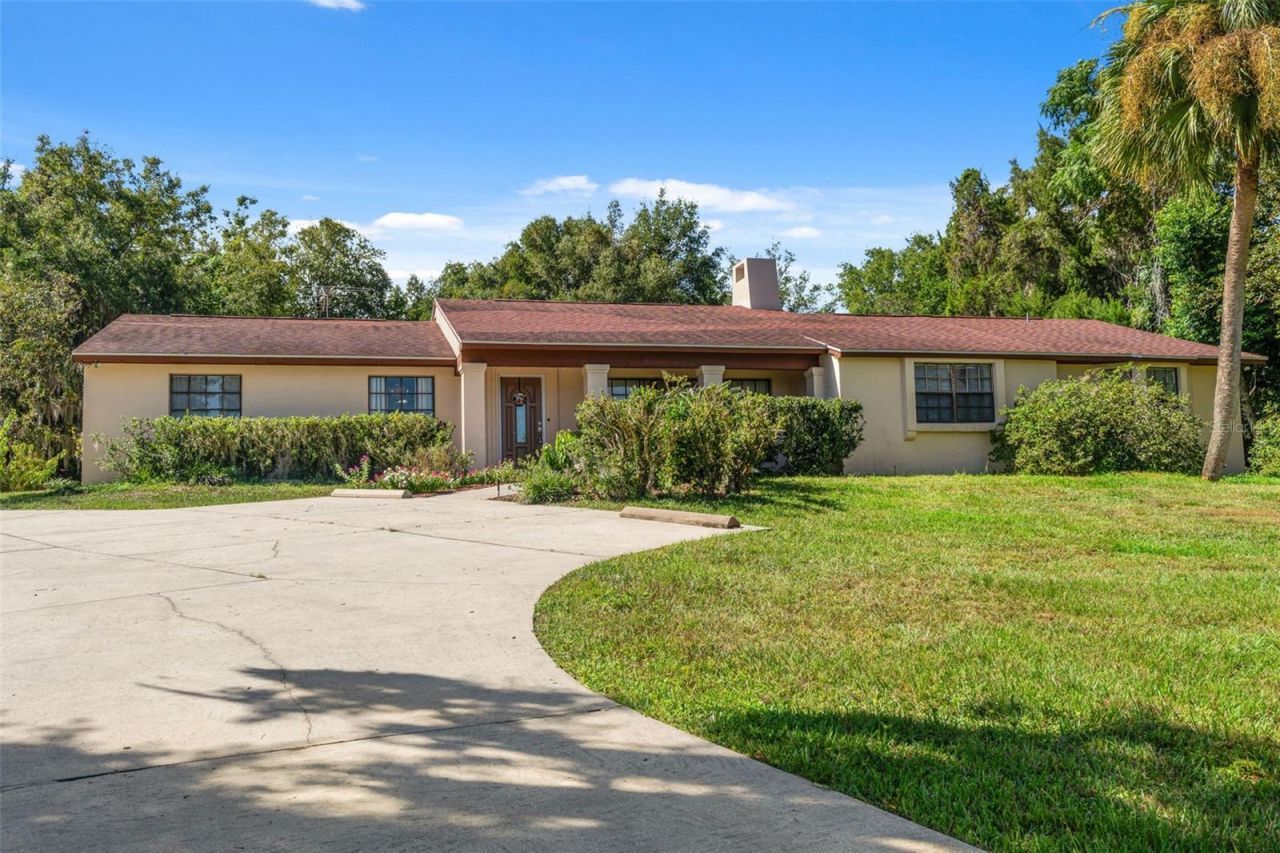8943 Silver Lake Drive , Leesburg, FL 34788 Main Photo