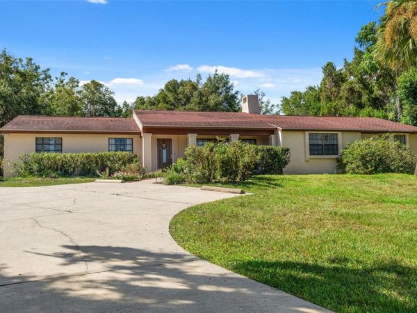 8943 SILVER LAKE DRIVE , LEESBURG, FL 34788