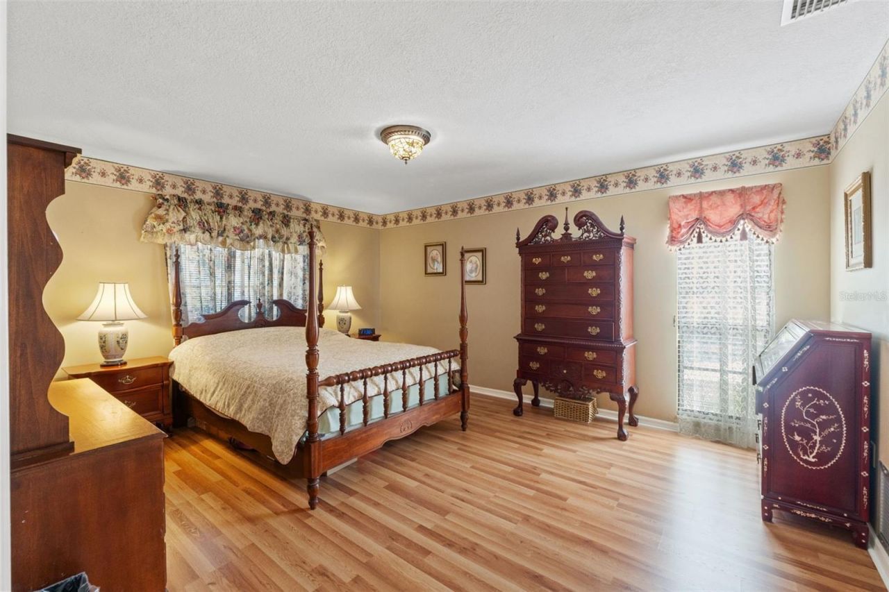 8943 Silver Lake Drive , Leesburg, FL 34788 Photo