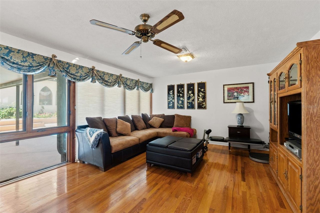 8943 Silver Lake Drive , Leesburg, FL 34788 Photo