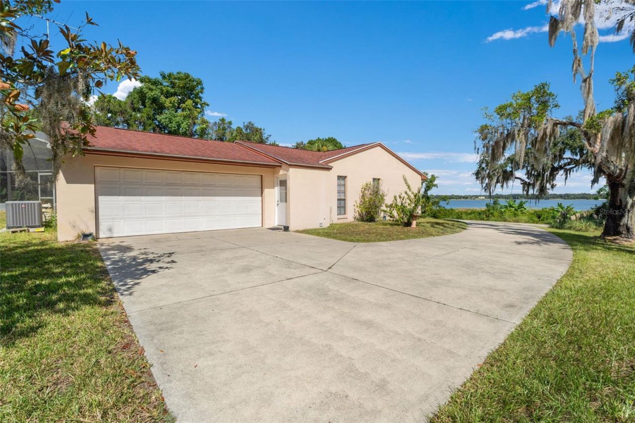 8943 Silver Lake Drive , Leesburg, FL 34788 Photo