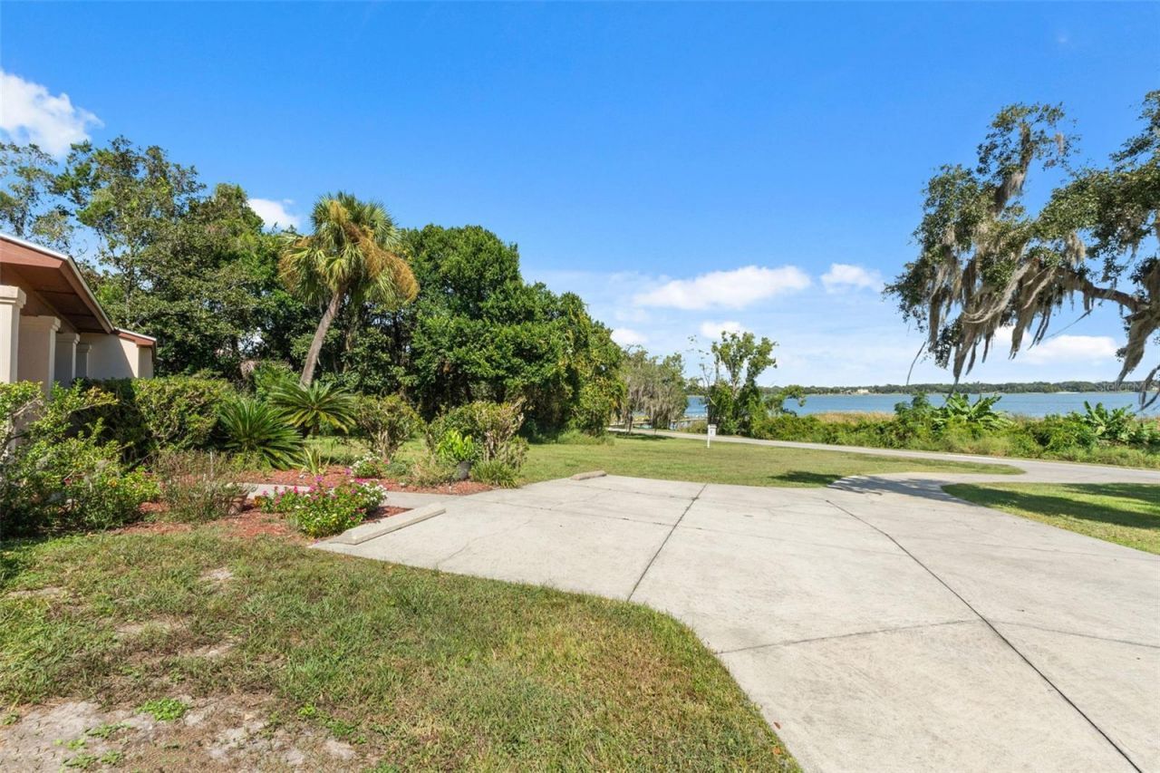 8943 Silver Lake Drive , Leesburg, FL 34788 Photo