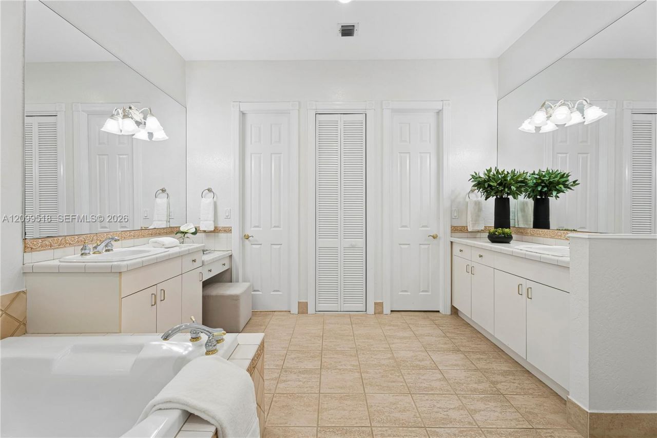 15255 SW 80th Ave, Palmetto Bay, FL 33157 Photo