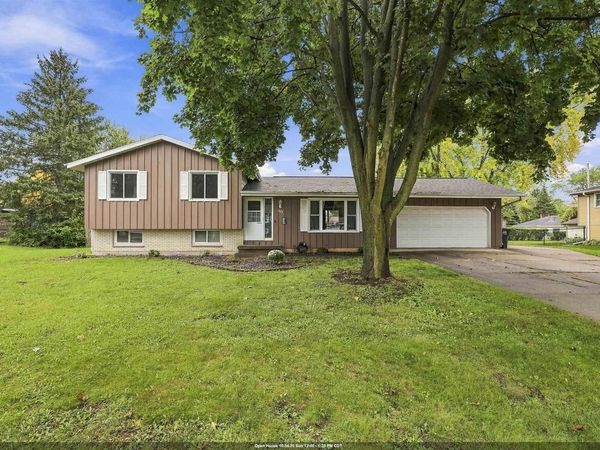 821 WOODFIELD ROAD, Neenah, WI 54956
