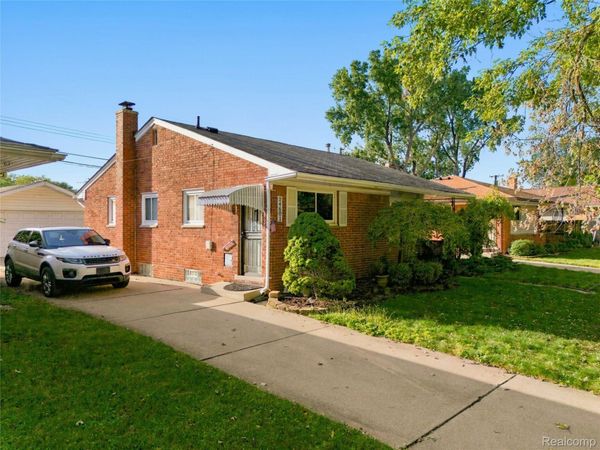 24601 Wood Street , St Clair Shores, Mi 48080
