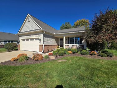 1092 Paddock Drive, Unit 80, South Lyon, Mi 48178